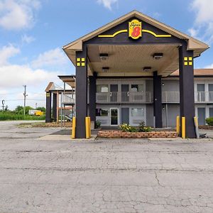 Готель Super 8 By Wyndham Millbury/Toledo Exterior photo