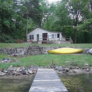 Вілла Canadian Shield Hideaway Tichborne Exterior photo