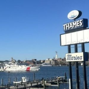 Thames Inn And Marina Ґротон Exterior photo