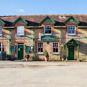 The Three Horseshoes Inn Брідпорт Exterior photo