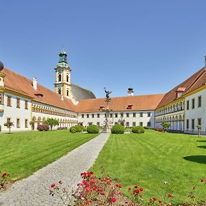 Готель Augustiner-Chorherrenstift Reichersberg Reichersberg  Exterior photo