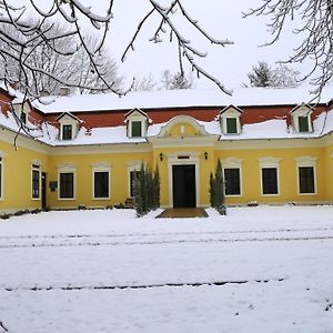 Pluto Lovas Vendeghaz Сільвашварад Exterior photo