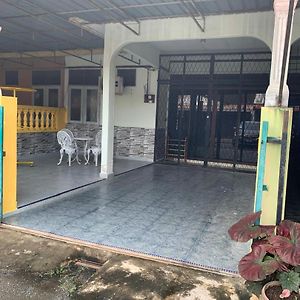 Syadah Homestay Кангар Exterior photo