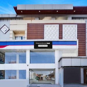 Готель Super Townhouse Oak Silver City Chowk Formerly Hw Residency Деградун Exterior photo