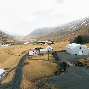 Готель Wilderness Center / Obyggthasetur Islands Exterior photo