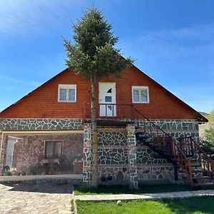 Bed and Breakfast Shtepi Druri Arber Воскопоє Exterior photo