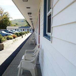 Monument Mountain Motel Ґрейт-Баррінґтон Exterior photo