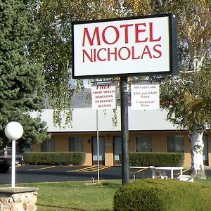 Motel Nicholas Омак Exterior photo