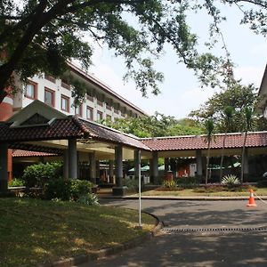 Hotel Bumi Wiyata Депок Exterior photo