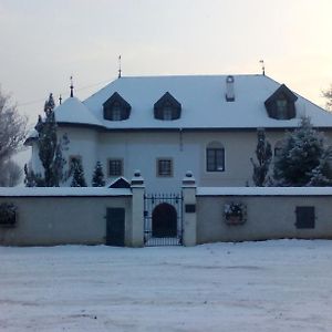 Апартаменти Castle Kastiel Kotesova Exterior photo