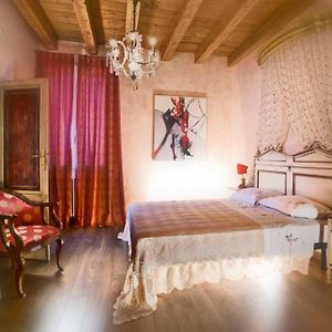 Bed and Breakfast Antica Dimora Conti Custoza Roverbella Room photo