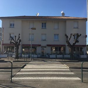Готель Le Logis Dauphinois Roussillon  Exterior photo