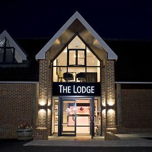 The Lodge At Kingswood Епсом Exterior photo