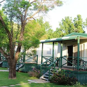 Готель Gundagai Cabins & Tourist Park Exterior photo