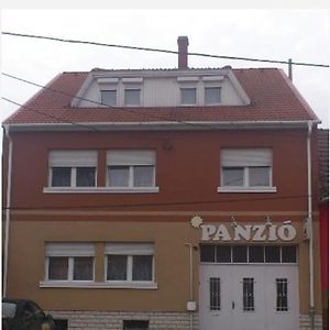 Готель Napsugar Panzio Вац Exterior photo