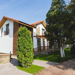 Готель Casa Cu Nuc Brebeni Exterior photo