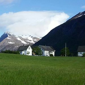 Bed and Breakfast Donhaug Gjestegard Uskedalen Exterior photo