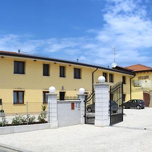 Апартаменти Agriturismo Ai Laghi Pocenia Exterior photo