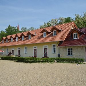 Готель Stara Fara Chrzin Exterior photo
