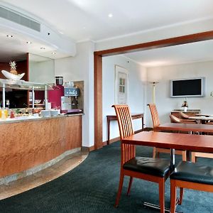 Готель Hilton Базель Restaurant photo