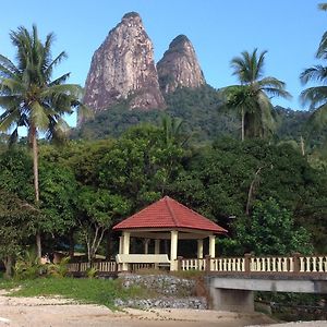 Готель Sri Sentosa Chalet Kampong Mukut Exterior photo