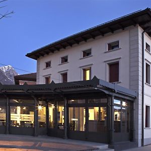 La Locanda Alla Stazione Понте-нель'Альпі Exterior photo