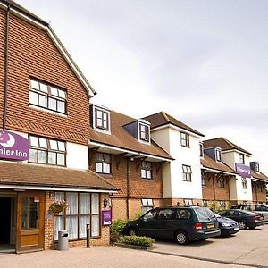 Premier Inn London Gatwick Airport South - London Road Кролі Exterior photo