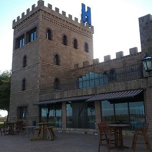 Hotel Vinedos Y Bodegas El Castillo Вільярробледо Exterior photo