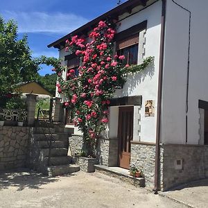 Гостьовий будинок Casa Rural Fuentesil Robles de Laciana Exterior photo