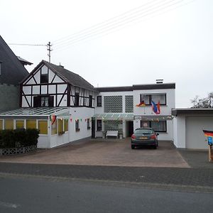 Вілла Historisches Fachwerkhaus Reifferscheid  Exterior photo