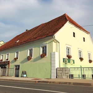 Guesthouse Veles Словенска-Бістріца Exterior photo