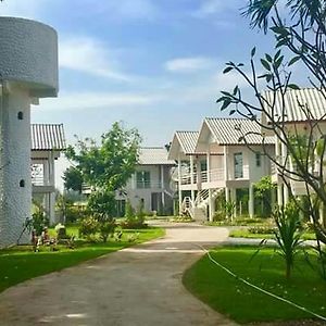 Готель Baan Suan Geb Tawan Лопбурі Exterior photo