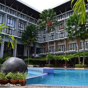 Ratu Hotel Серанг Exterior photo