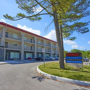 Wasaga Riverdocks Hotel Suites Васага-Біч Exterior photo