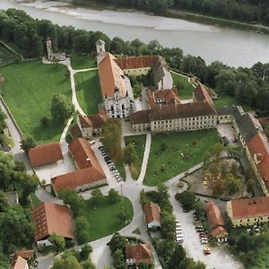 Готель Klostergasthof Raitenhaslach Бурґгаузен Exterior photo