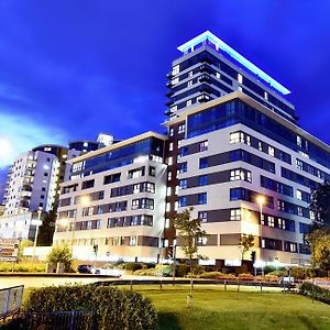 Linx Apartments Skyline Plaza Бейсінгсток Exterior photo