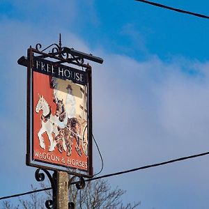 Готель The Waggon And Horses Great Yeldham Exterior photo