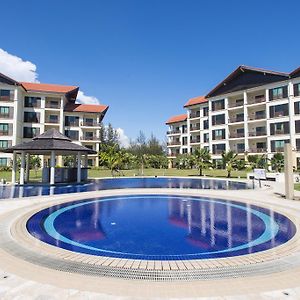 Sabah Beach Villas & Suites Кота-Кінабалу Exterior photo