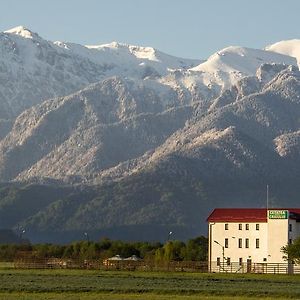 Готель Pensiunea Cetatea Craiului Ришнов Exterior photo