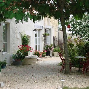 Bed and Breakfast La Clef Des Champs Saint-Mard  Exterior photo