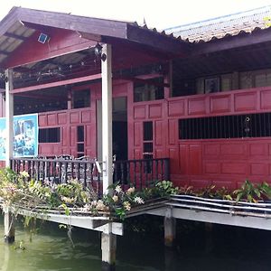 Baan Bon Homestay Ампхава Exterior photo