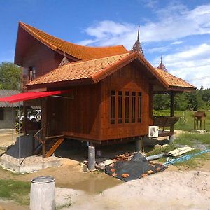 Готель Health Care Land Накхонсітхаммарат Exterior photo