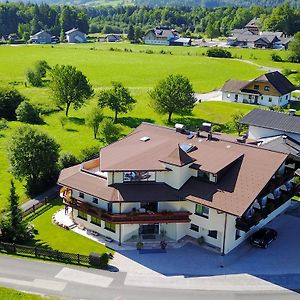 Pension Schlommer Санкт-Гільген Exterior photo