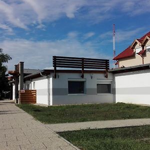 Мотель M0 Lakihegy Horgony U 10 Сіґетсентмікловш Exterior photo