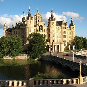 Готель A&S Ferienzentrum Schwerin Шверін Exterior photo