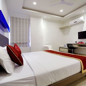 Oyo Rooms Q City Gachibowli Гайдарабад Exterior photo