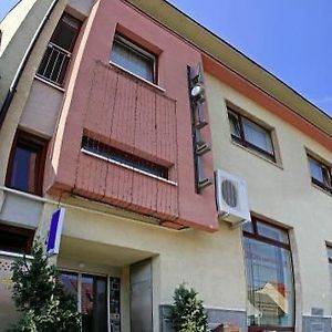 Hotel Maxim Светі-Юр Exterior photo