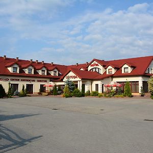 Hotel Ostoja Бобова Exterior photo