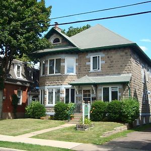 Bed and Breakfast Downtown Bed & Breakfast Монктон Exterior photo