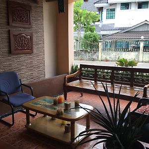 Apek Utama Hotel Бандар-Сері-Бегаван Exterior photo
